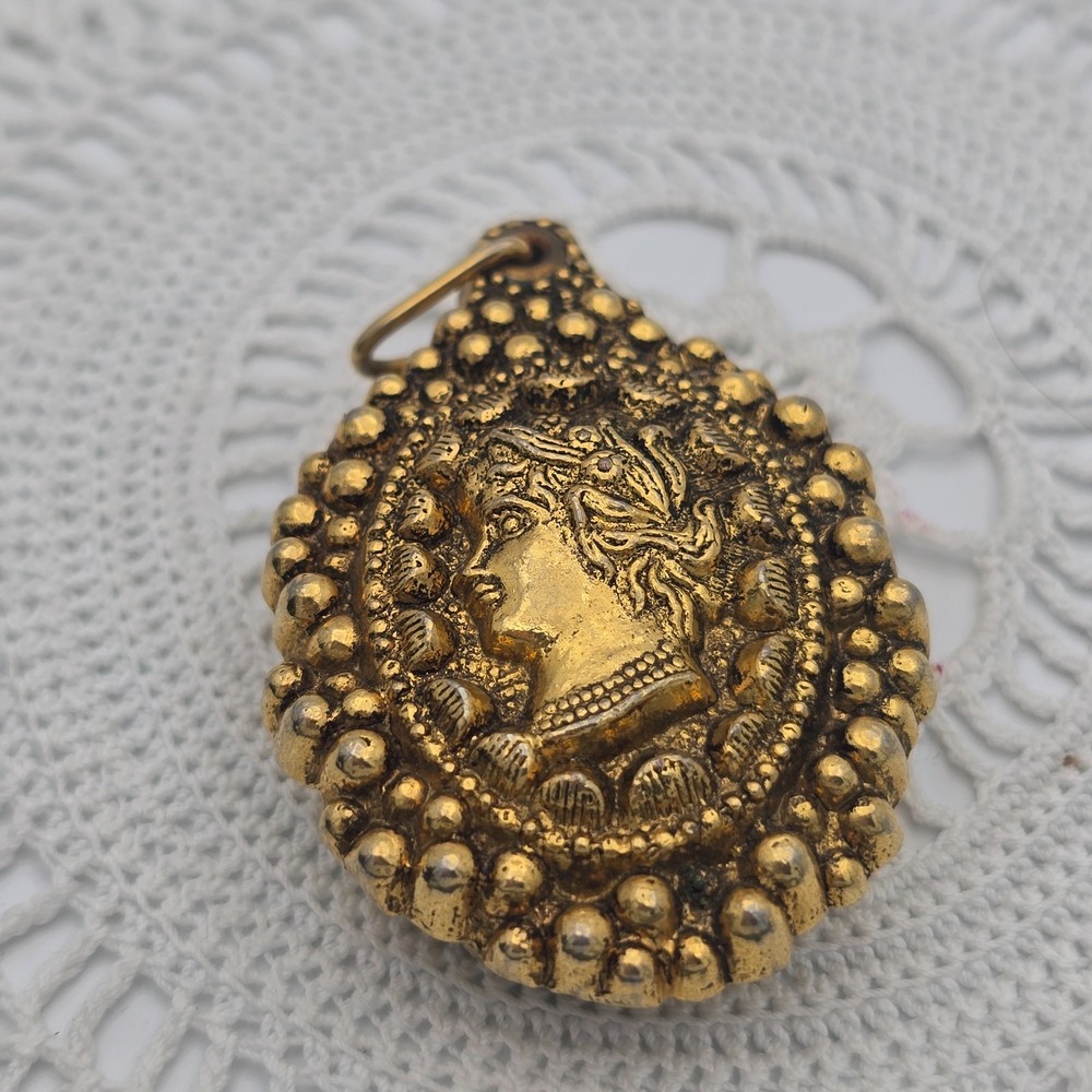 Vintage Gold Tone Cameo Locket Pendant Hard Perfume Max Factor